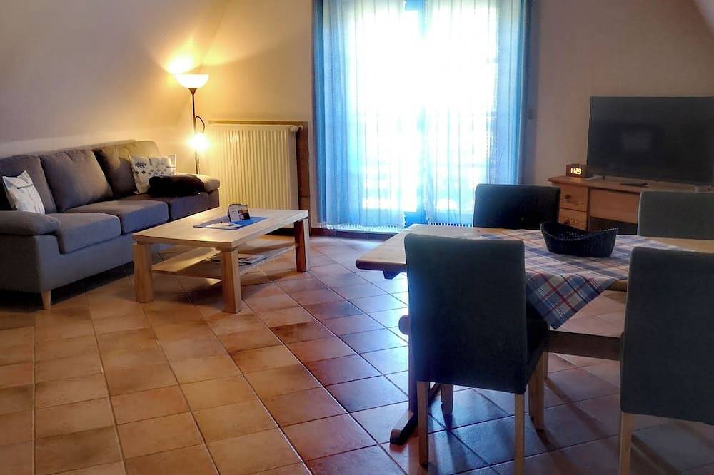 Apartamento entero, Living under \"thatch\" Family-friendly, dogs allowed, garden+large open space in Lancken-Granitz, Rügen