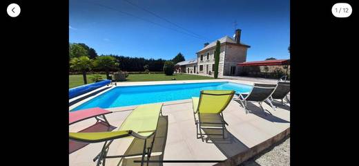 Gîte pour 5 personnes, avec vue ainsi que jardin et piscine à Archigny