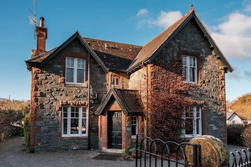 The Old School House,  with 8 person hot tub. in Newton Stewart, Dumfries und Galloway