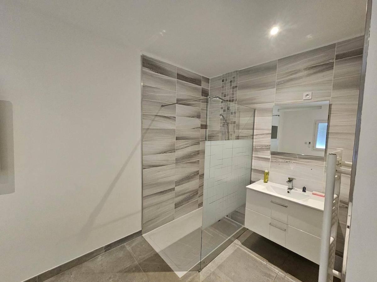 Appartement entier, Entire place, fully air-conditioned in Malataverne, Région de nyons