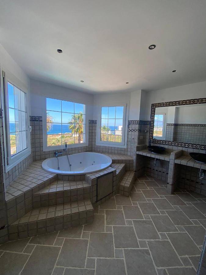 Casa rural para 12 personas, con Balcón y Terraza además de Jardín y Piscina en La Línea de la Concepción - 3