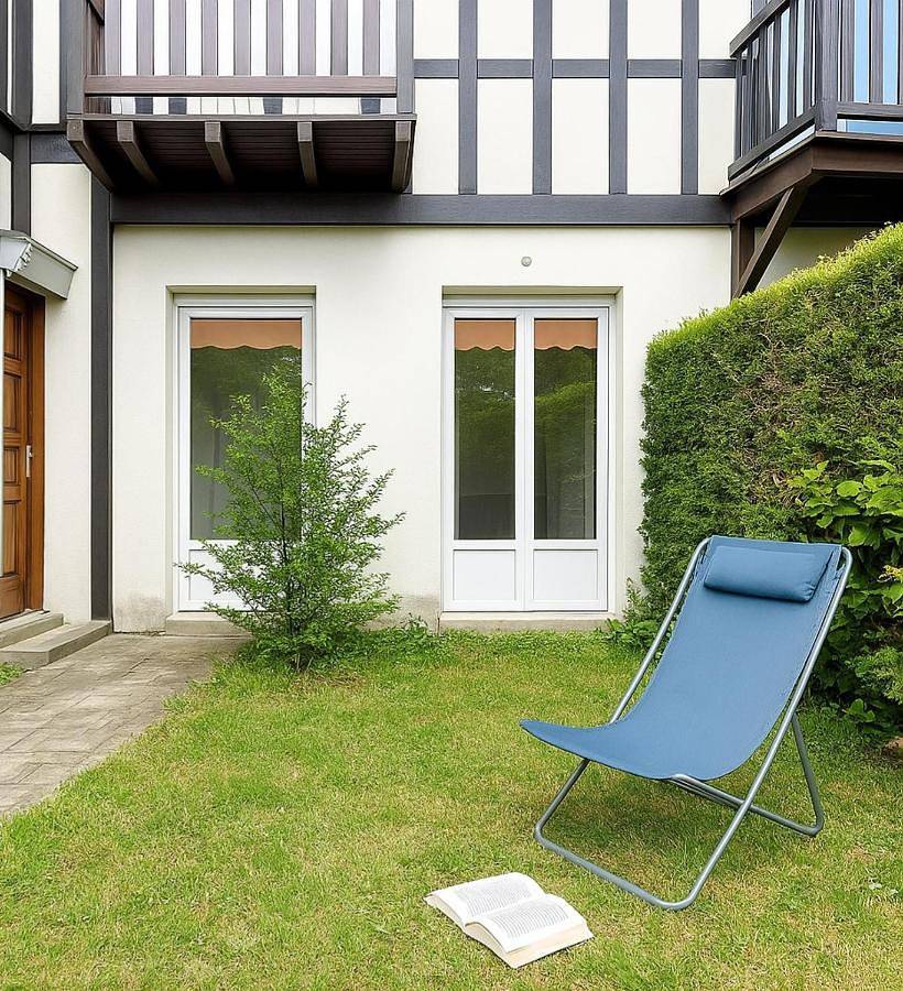 Appartement entier, L'Acacia, F2 terrasse et jardin,plage à 400mètres in Houlgate, Région de Lisieux