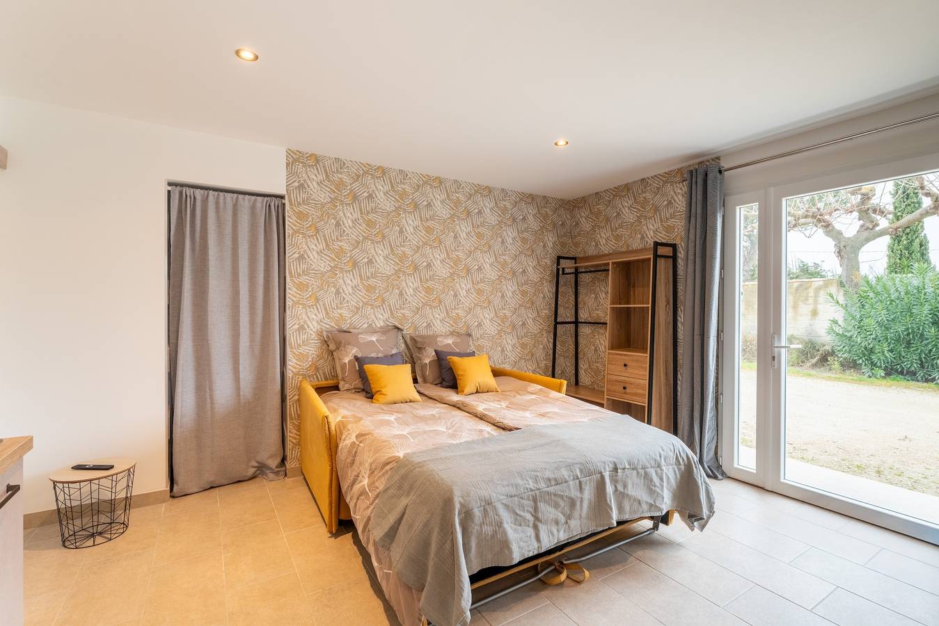 Studio entier, Studio « Marquet » avec jardin partagé et climatisation in Beaucaire, Région de Nîmes