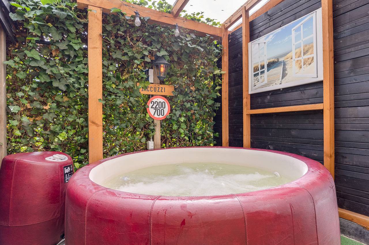 Great Studio Apartment / Outside Jacuzzi And Sauna in Apeldoorn, Veluwe