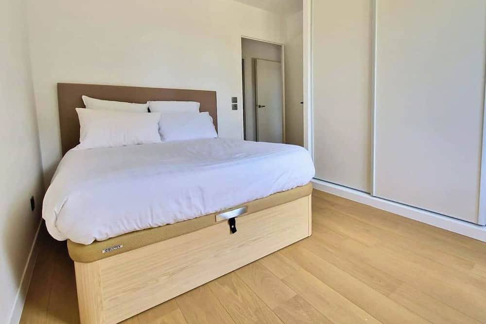 Entire apartment, Sublime Appartement T3 à Puteaux in Puteaux, Hauts-de-Seine