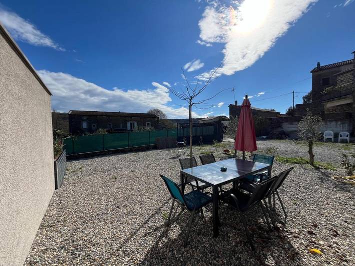 Location de vacances pour 6 personnes, avec piscine ainsi que vue et terrasse à Laurac-en-Vivarais - 4
