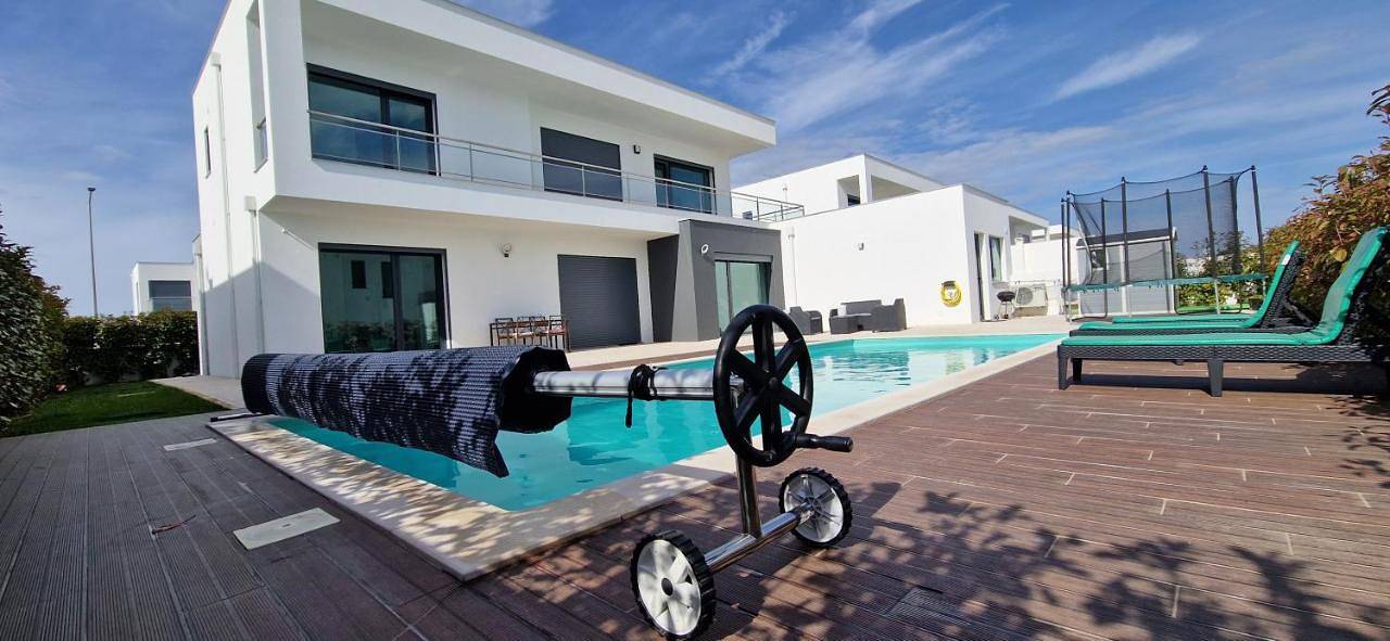 Apartamento de férias inteiro, Double Room with Private Bathroom in Bombarral, Leiria distrito
