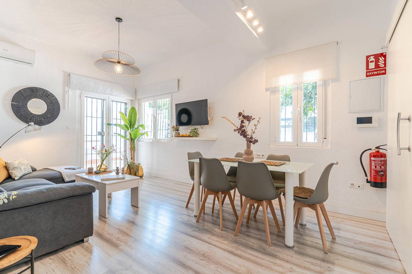 Casa Toledano en Granada Cervantes con terraza privada, Wi-Fi y aire acondicionado in Genil, Granada