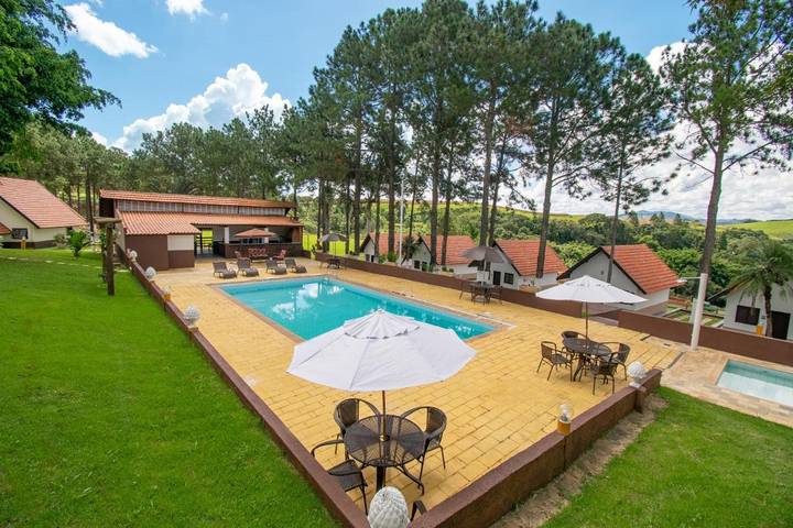 Pousadas para 2 pessoas, com piscina e vista e ainda jardim em Socorro