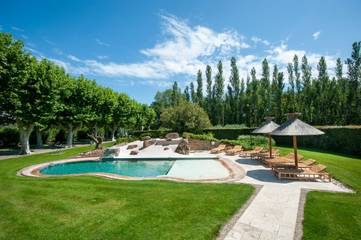 Gîte pour 6 personnes, avec jardin ainsi que terrasse et piscine à Istres