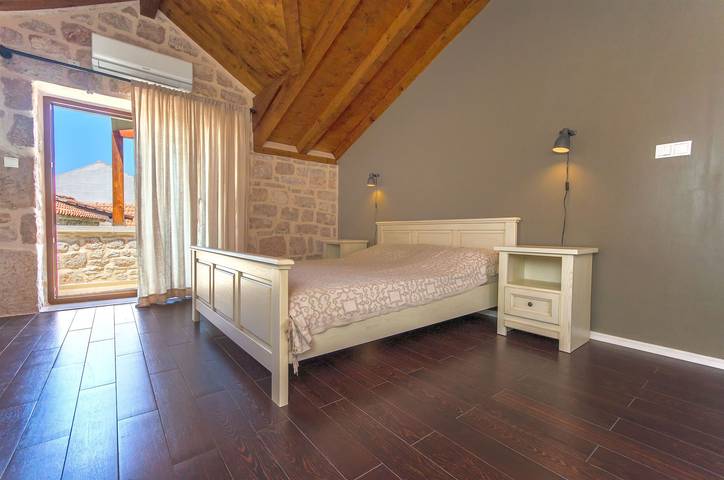 House Stone house island Prvic in Dalmatinische Inseln