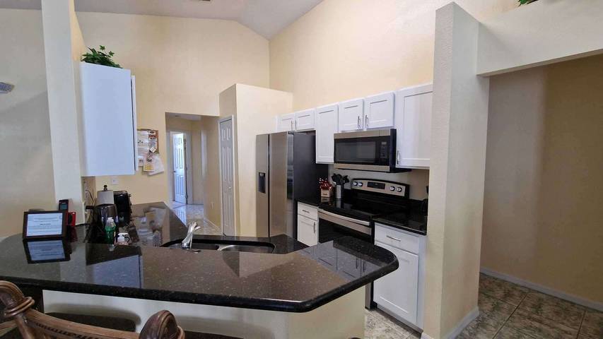 Kissimmee 4-Bed Villa, Sleeps 10 with Pool in Kissimmee, Condado de Osceola