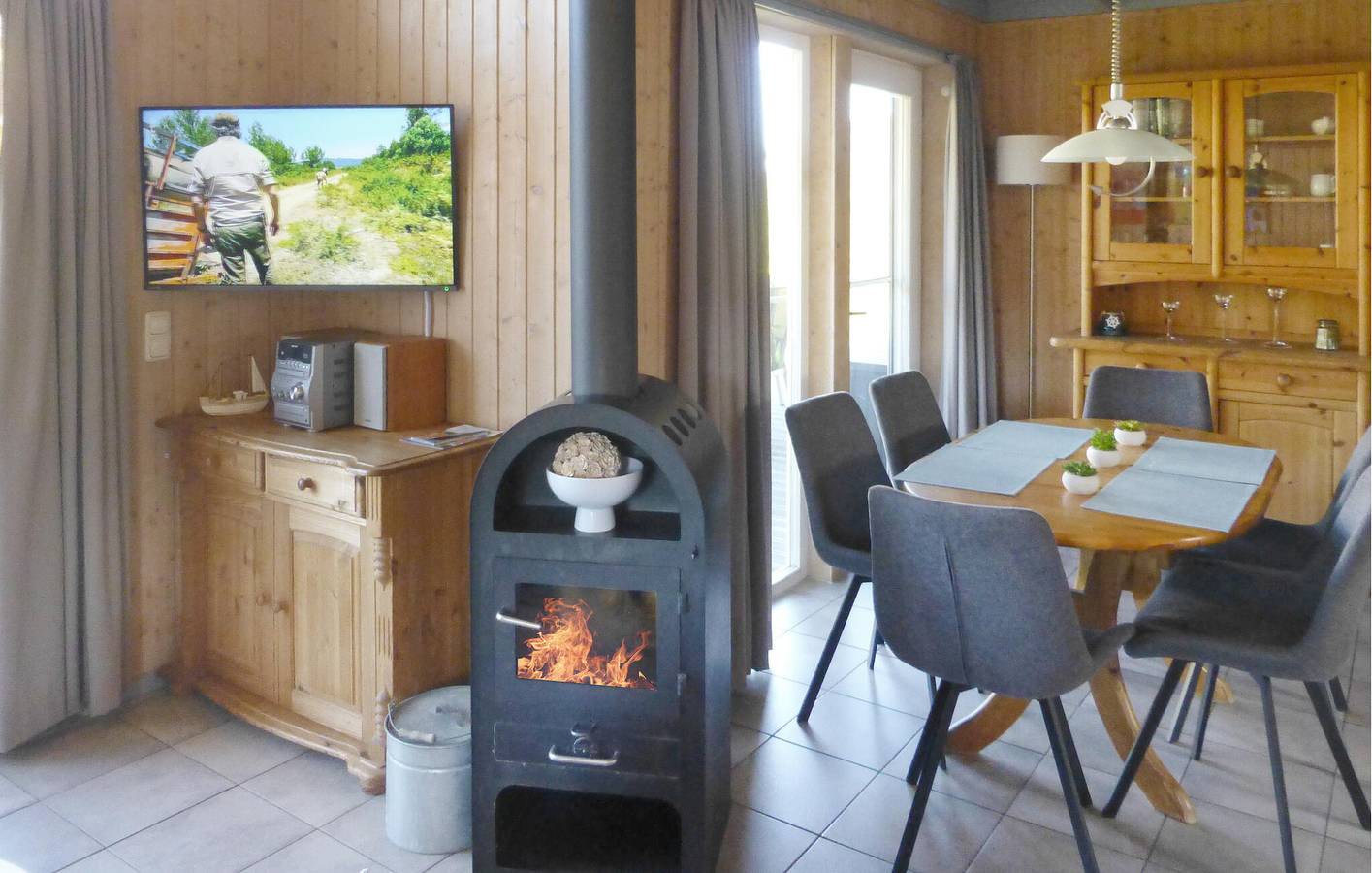 Gemütliche Wohnung am Strand mit Parkplatz und Terrasse in Rechlin, Müritz