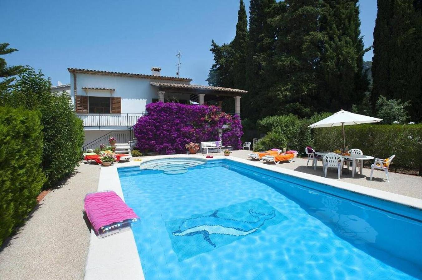 Finca Villa Rotger, avec vue sur les montagnes, piscine, jardin et Wi-Fi. in Pollença Town, Pollença