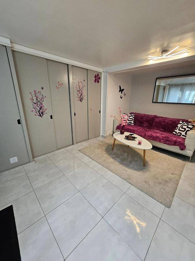 Appartement entier, Sweet Home Élégance & Terrasse in Sainte-Geneviève-des-Bois, Essonne