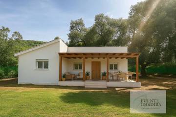 Casa rural para 6 personas, con piscina además de jardín y vistas en Aracena