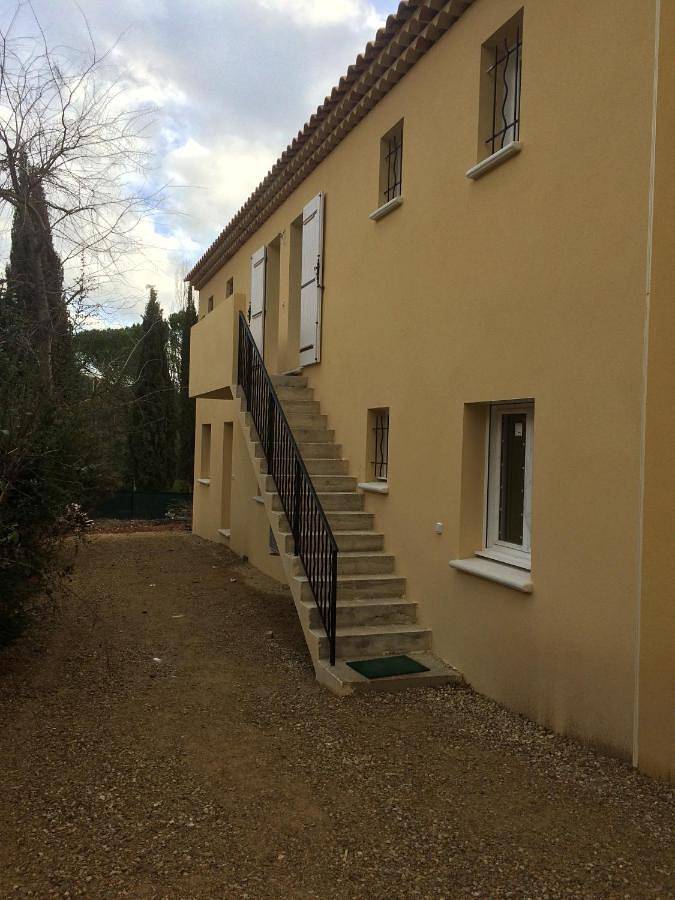 Gîte pour 3 personnes, avec jardin dans Casino de Greoux les Bains - 2