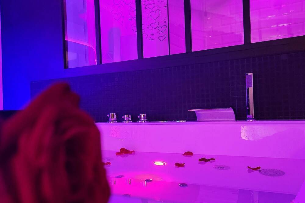 Entire apartment, Colorroom31/ Love Room/ Nuit Insolite/ Spa/ Tantra/ Love in Rouffiac-Tolosan, Haute-Garonne