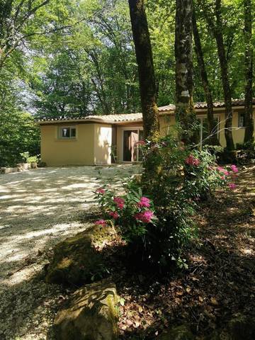 Gîte pour 4 personnes, avec terrasse et jardin à Saint-André-d'Allas