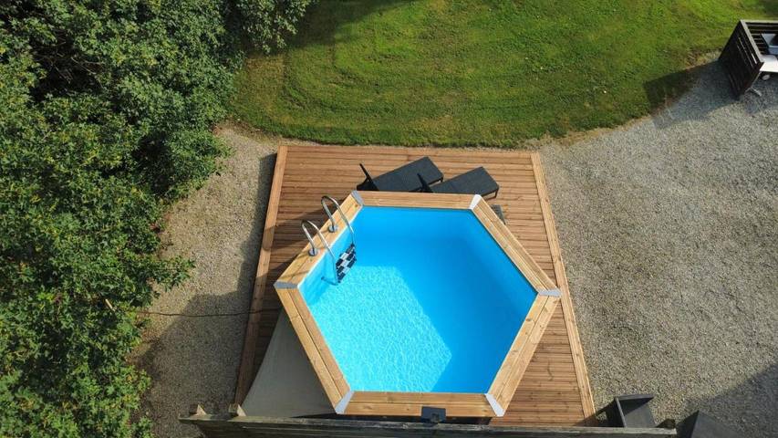 Location de vacances pour 4 personnes, avec Terrasse et Jardin ainsi que Piscine et Vue à Saint-Georges-le-Gaultier