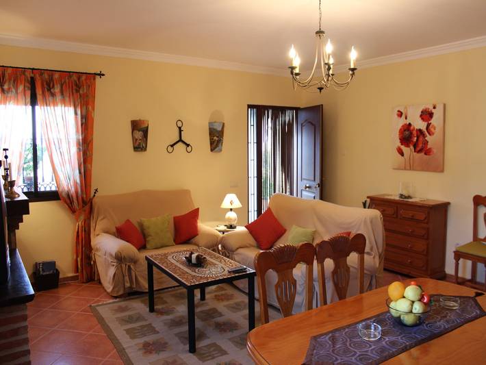 Chalet para 6 personas, con jardín además de piscina y terraza, Se admiten mascotas en Antequera - 2