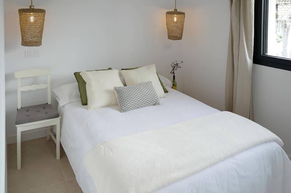 Marvelous 4-bedroom luxury Mountain Villa with private pool and garden in Sotillo de la Adrada, Ávila Region