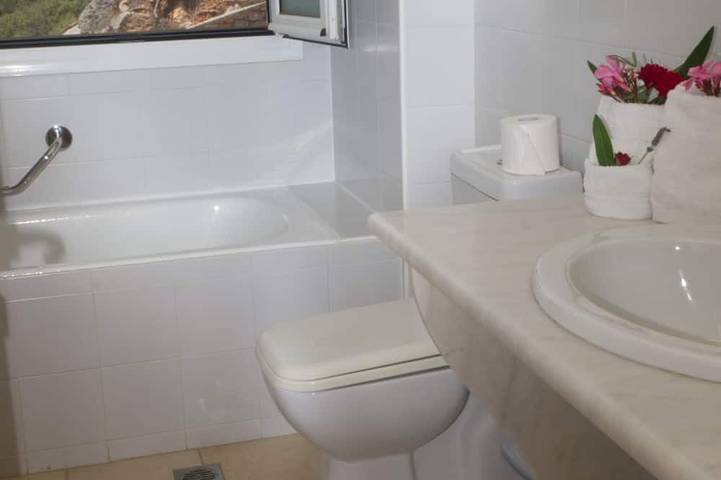 Villa Hibiscus ★ Private Pool • Near Voulisma Beach • Mountain Views in Lasithi