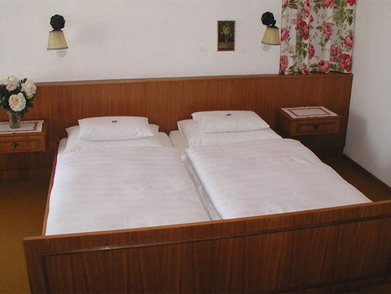 Hotel Garni Stabauer - kleines Doppelzimmer mit Balkon Nr. 11 in Mondsee (Stadt), Mondsee & Irrsee