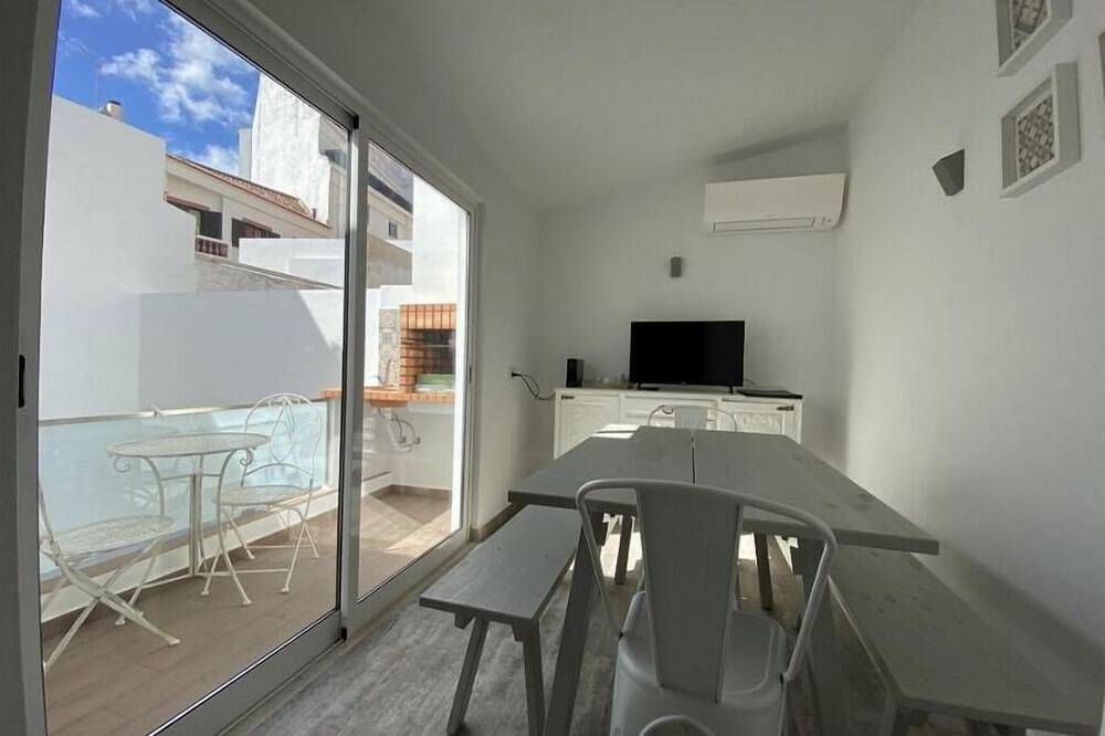 Friendly House in Lagos, Faro Distrikt
