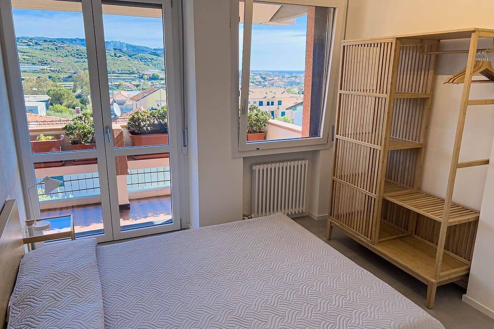 Ganze Wohnung, Neue Panoramawohnung in Diano Castello in Diano Castello, Riviera di Ponente