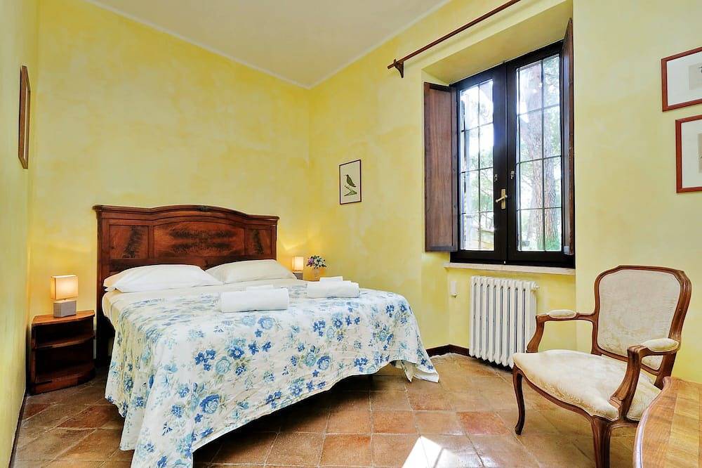 Villa surrounded by greenery in the typical Roman country house in Marcigliana, Rome