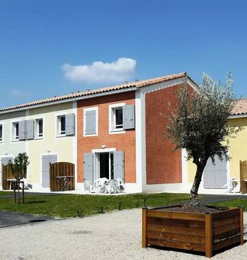 Location de vacances pour 4 personnes, avec terrasse ainsi que piscine et sauna, animaux acceptés à Colombiers