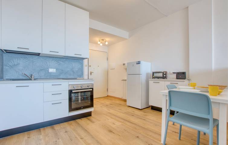 Appartamento intero, Accogliente appartamento con vista mare, terrazza e cucina, a 100 metri dalla spiaggia in Bagni Marina, Recco
