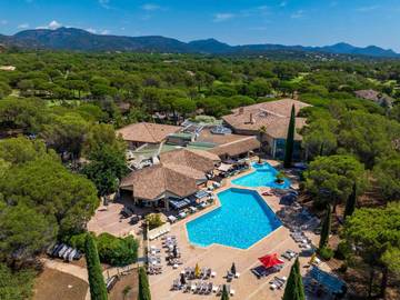 Hôtel pour 2 personnes, avec sauna et vue ainsi que piscine et jardin, animaux acceptés dans Golf et Tennis Club de Valescure