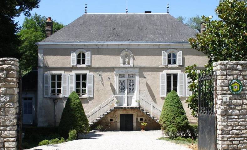 Location de vacances pour 2 personnes, avec Terrasse ainsi que Jardin et Vue dans Chichée