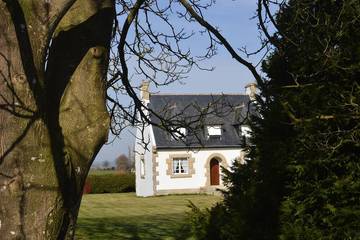 Gîte pour 2 personnes, avec terrasse et jardin à Gouézec