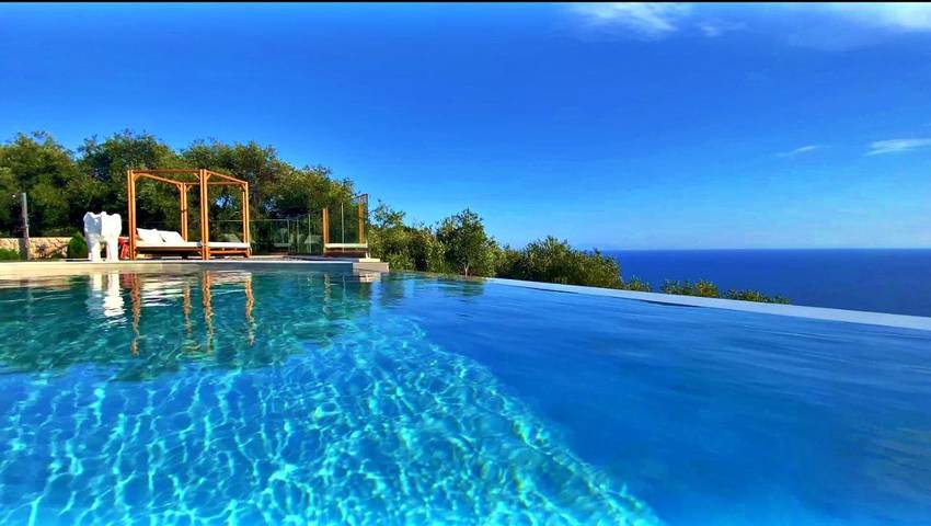 Vakantiehuis voor 7 personen, with Terras and Tuin as well as Zwembad and Uitzicht in Parga