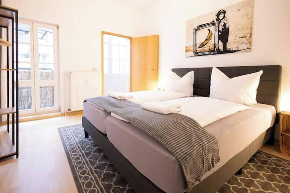 Entire apartment, Ko-Living Space Opera | Suite 12 | Kitchen | Living room | Dart | City center in Halle (Saale), Saale-Unstrut