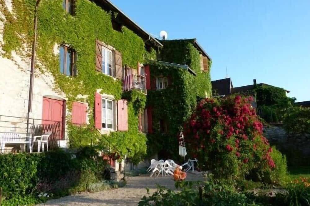 Appartement entier, Appartement Gypsi dans maison de caractère in Clairvaux-les-Lacs, Jura Francais