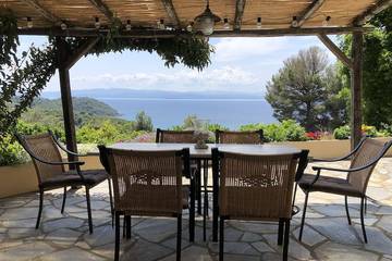 Villa mit pool für 6 Personen, mit Garten und Whirlpool auf Skiathos