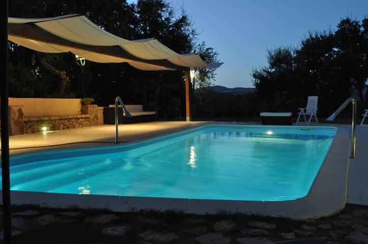 Agriturismo per 3 persone, con Terrazza e Idromassaggio nonché Giardino e Piscina in Medio Campidano