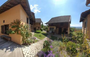 Cottage pour 2 personnes, avec vue et jardin, animaux acceptés à Saint-Genix-sur-Guiers