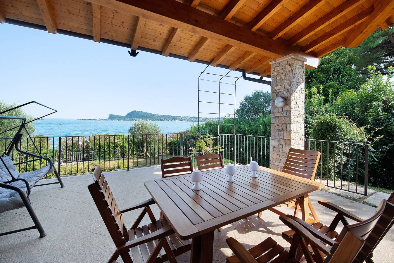 Ganze Wohnung, Ferienwohnung 'Villa Felice' mit Seeblick, privater Terrasse und Garten in San Felice del Benaco, Gardasee-Berge