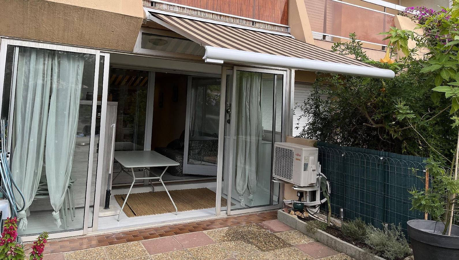 Geheel vakantieappartement, 4 p flat with garden, plancha and terrace in Bandol, Toulon regio