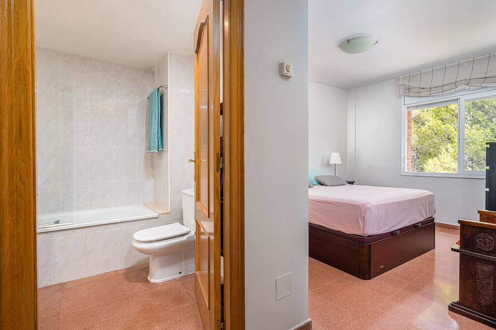 Ganze Wohnung, Cozy 1-bedroom apartment in lovely Calella with Ac, Wifi in Calella, Costa del Maresme