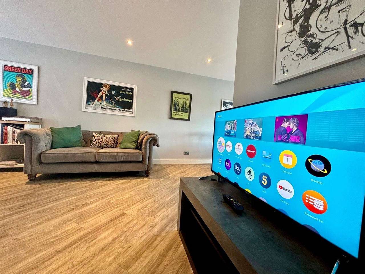 Stylish Solihull Home Near Nec, Jlr & Airport! Free Parking & Garden in Solihull, Birmingham Area