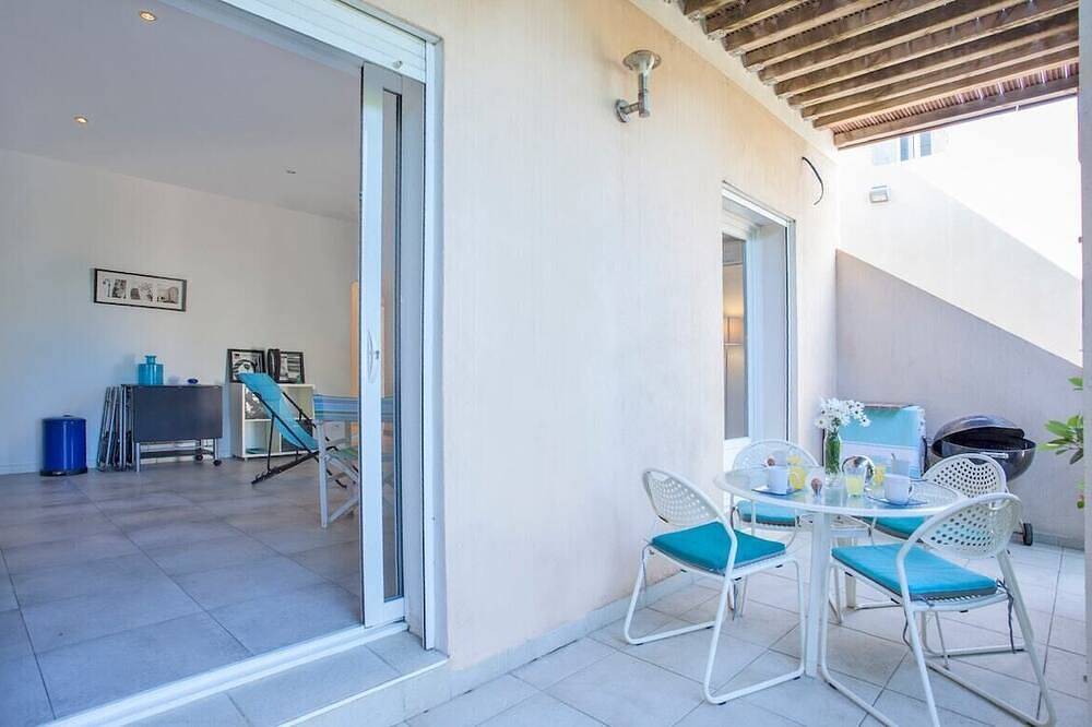 Geheel appartement, Casa Estel - Bleu, appartement in het centrum van Erbalunga in Erbalunga, Brando