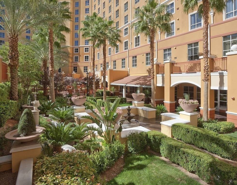 2Br Deluxe Vegas Getaway, Wyndham Grand Desert, Pools & Free Parking/Wifi in Paradise, Nevada