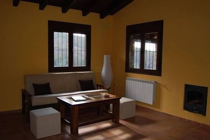 Casa rural para 4 personas, con piscina además de balcón y jardín - 1