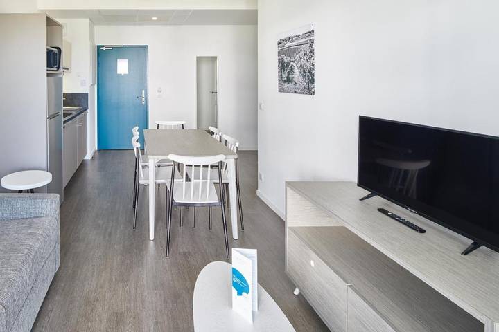 Location de vacances pour 2 personnes, avec piscine et jardin dans Thermes de Jonzac - 3